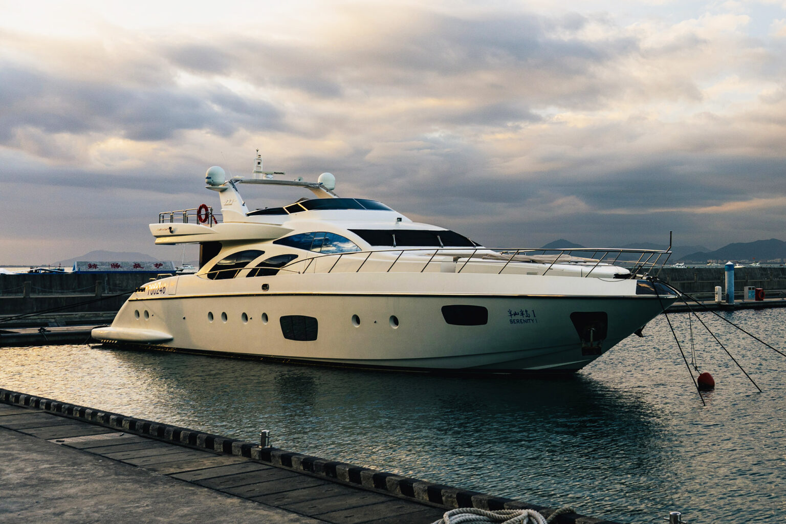 the azimut yacht price