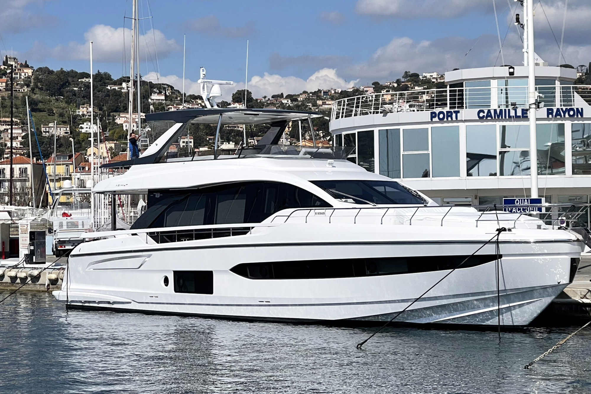 the azimut yacht price