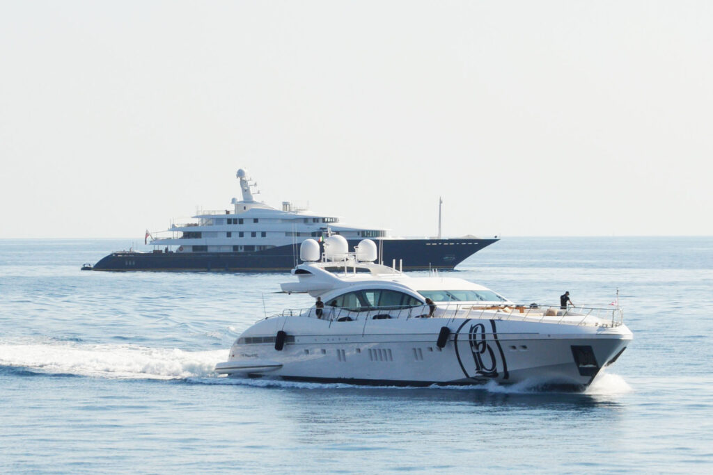 yacht mangusta 108 neoprene