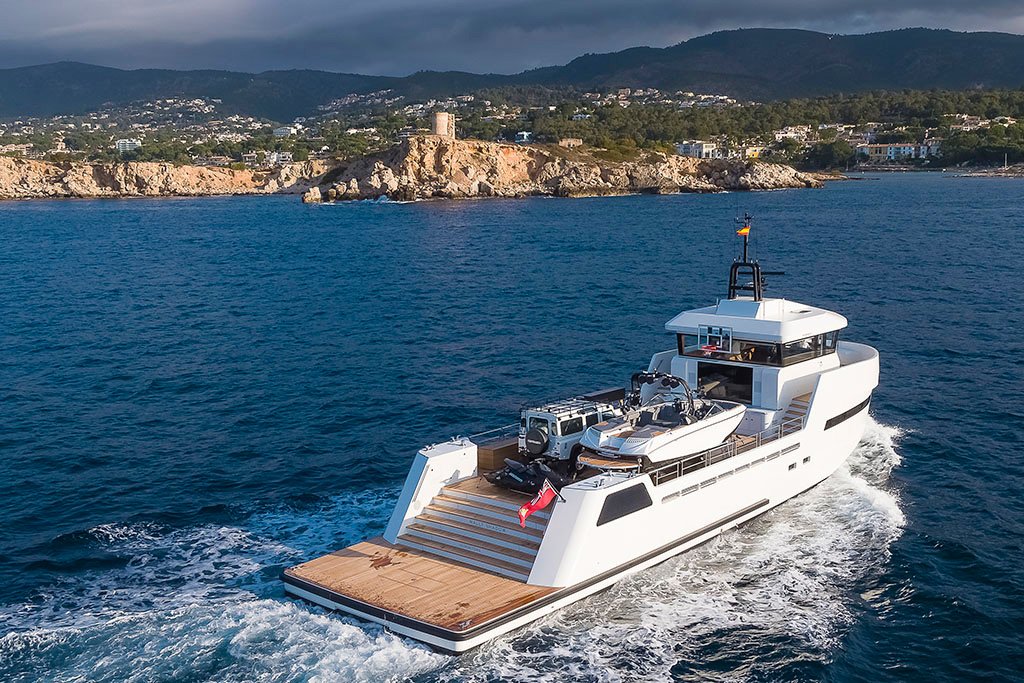 lynx yacht