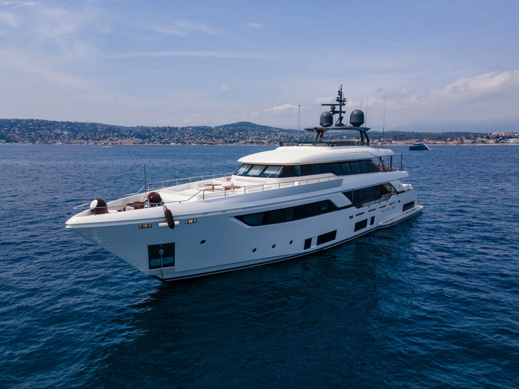 120 custom line yacht