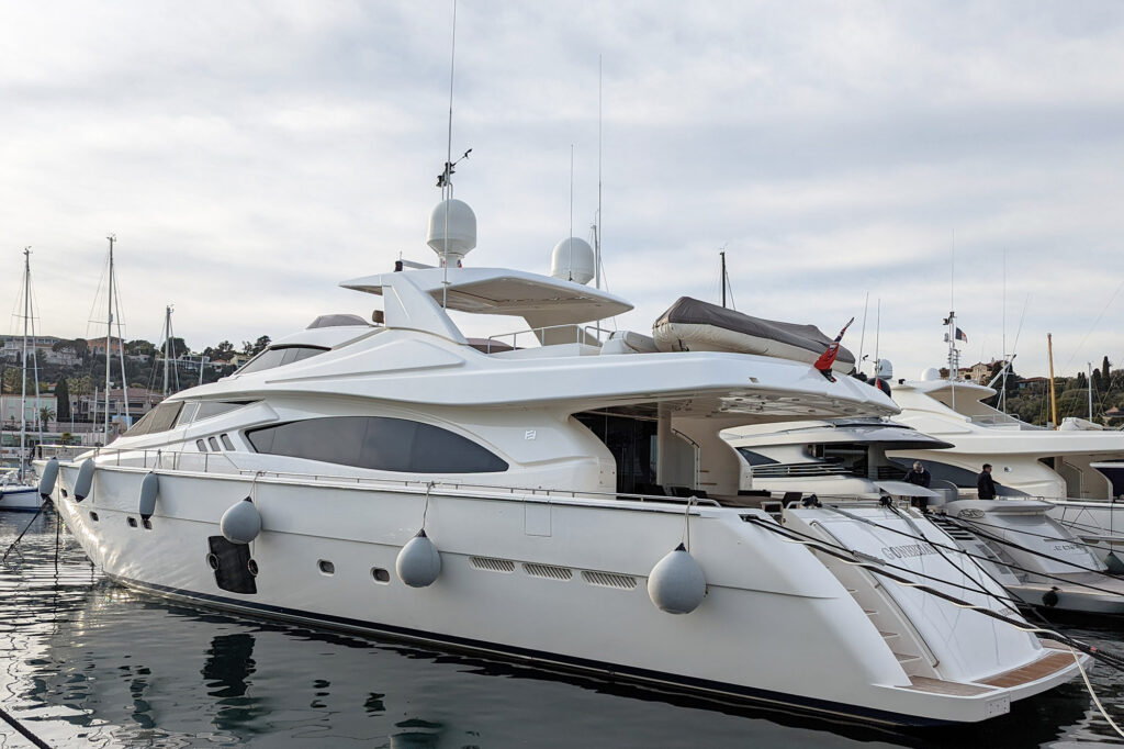 ferretti yachts 1000 for sale