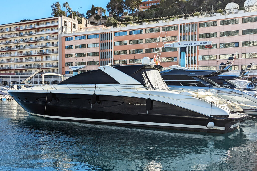 riva yacht 88 folgore price