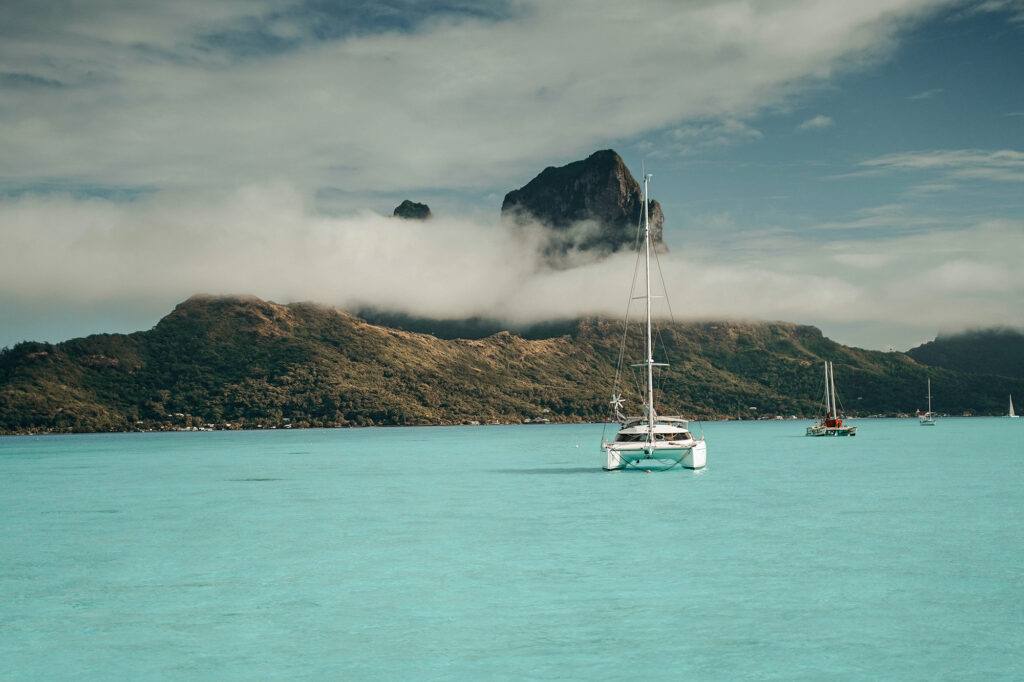 charter sailboat tahiti