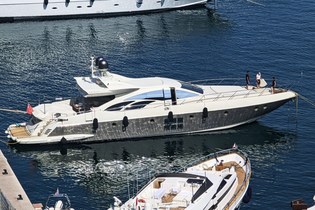 yacht azimut 77s