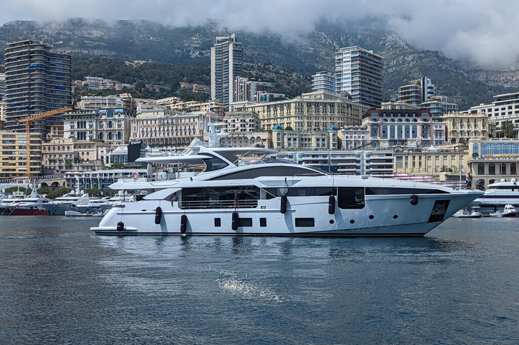 yacht magellano 60