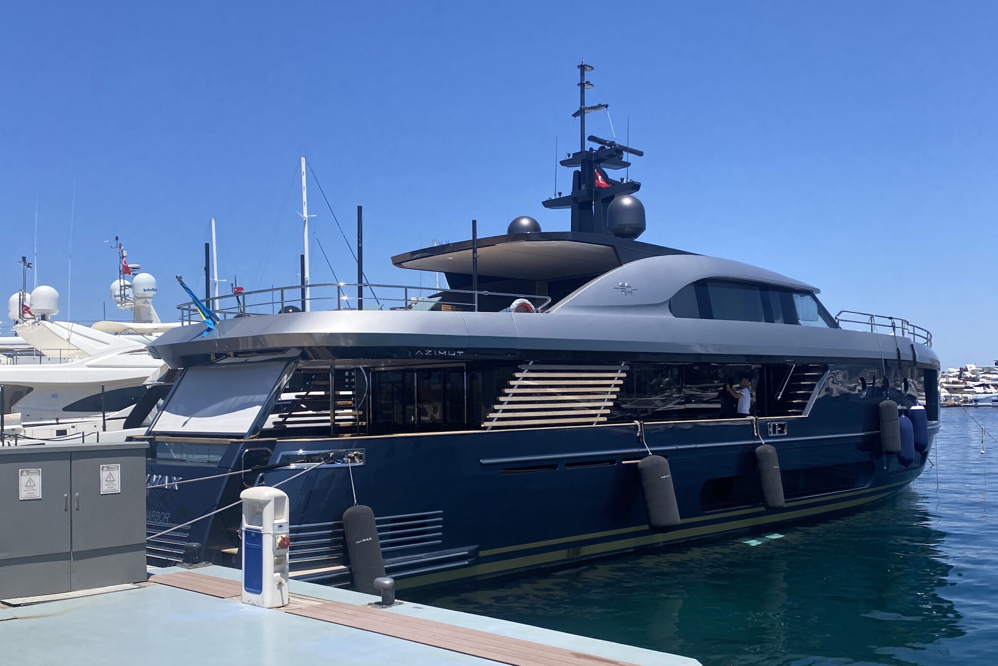 yacht magellano 30 metri prezzo
