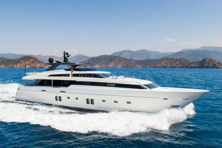luxury yachts crete