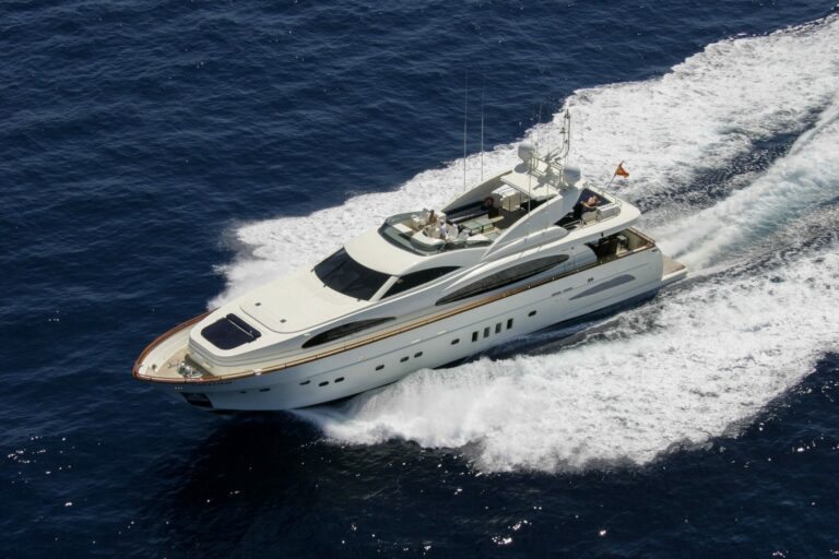yacht kismet port vendres