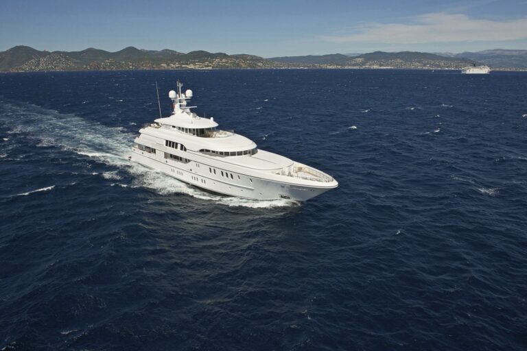 romea yacht charter