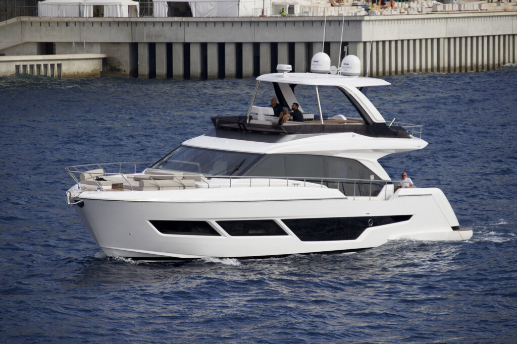 yacht ferretti 1000