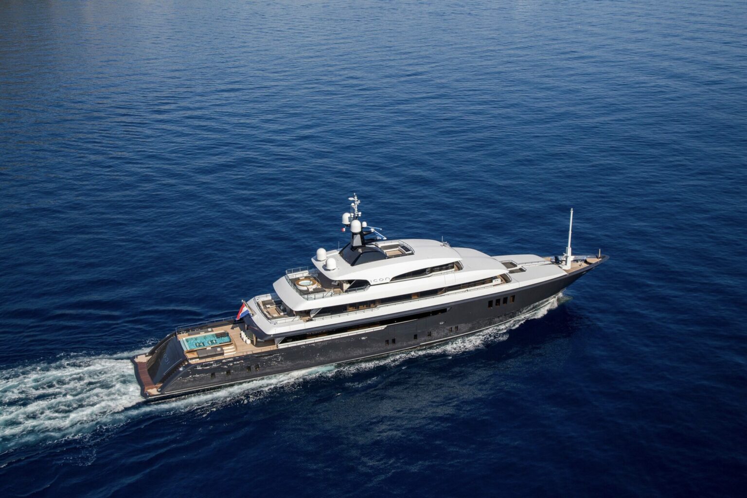 superyacht loon charter price