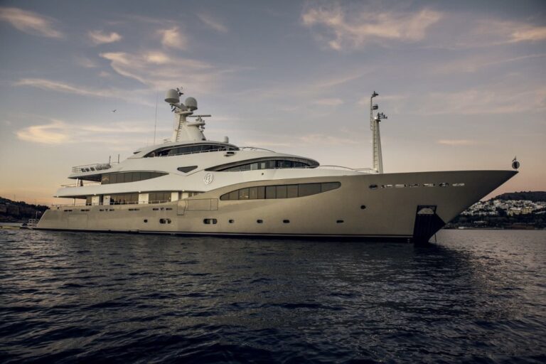 30 meter yacht