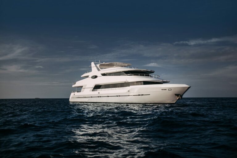 yacht luxe singapore