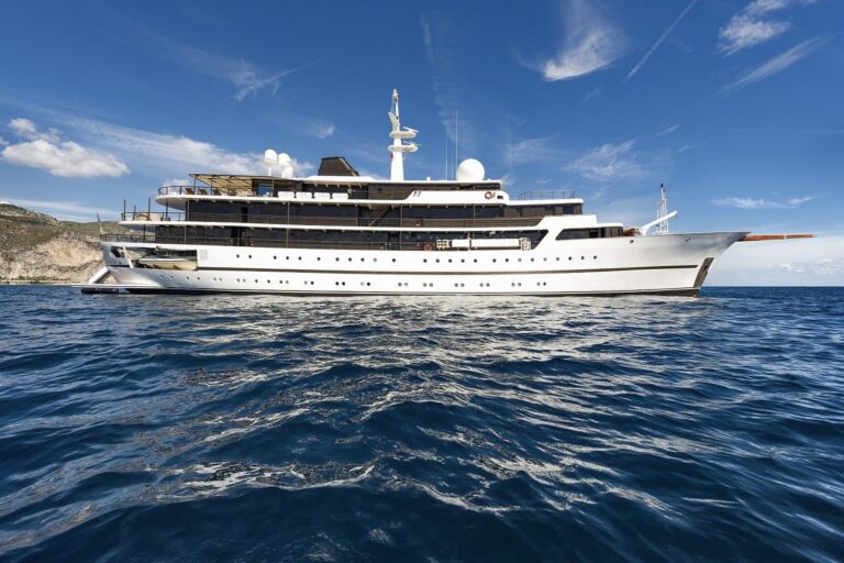yacht charter red sea