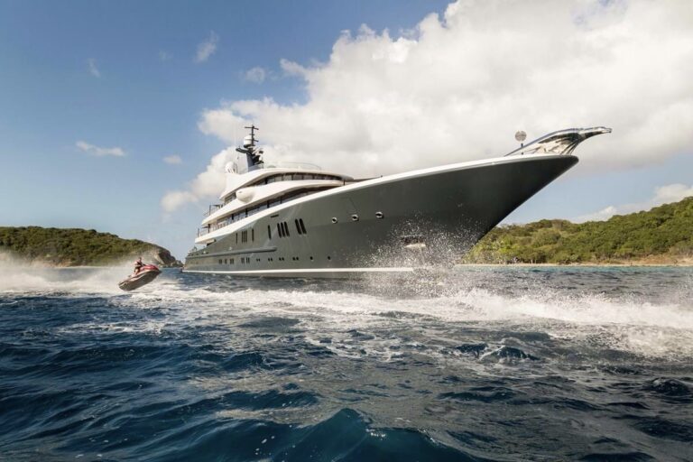 who owns aqua libra yacht