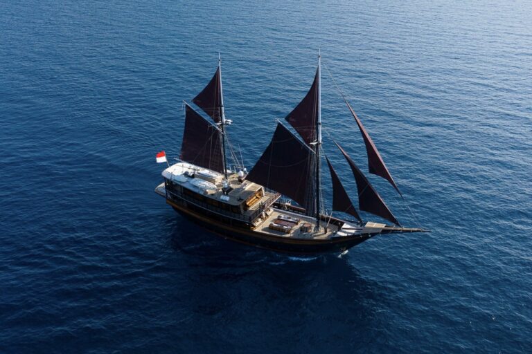 maldives yacht charter