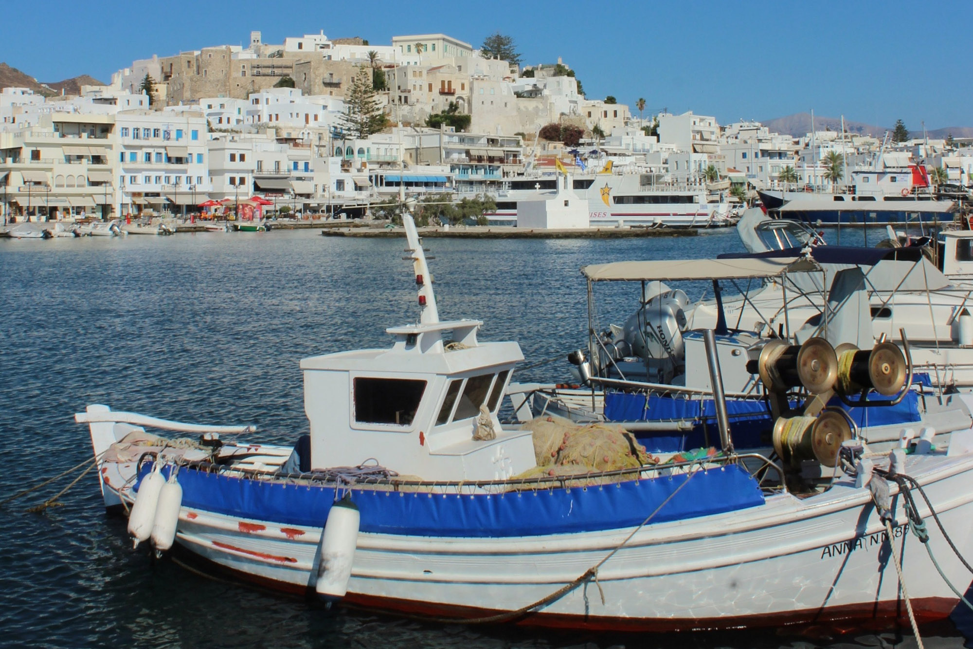 luxury yacht charter naxos