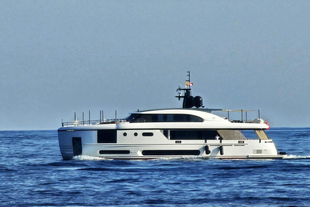 yacht azimut 77s