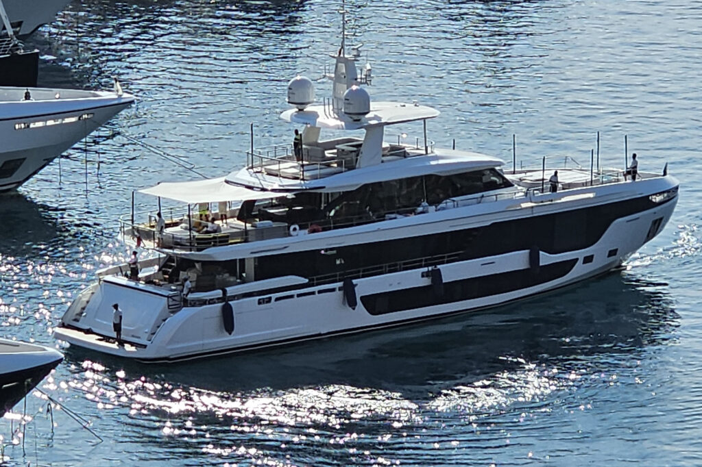 azimut yacht 66 price