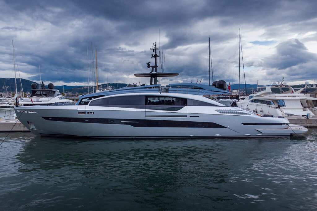 Pershing GTX116 yacht for sale