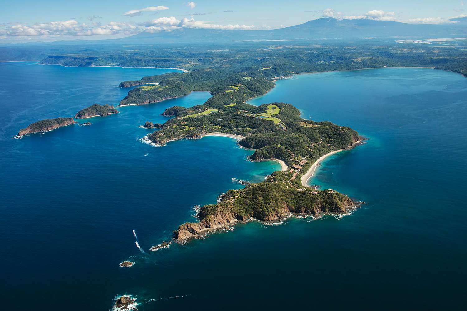 Costa Rica Yacht Charter Itinerary 7 Days - TWW Yachts