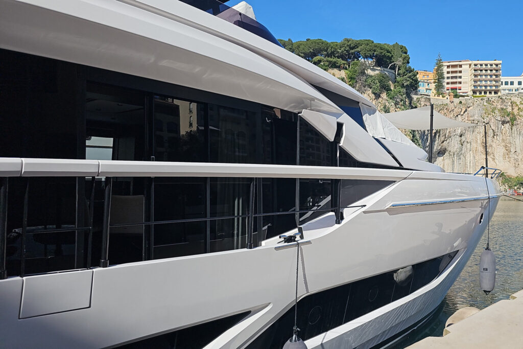 ferretti yachts 670 price