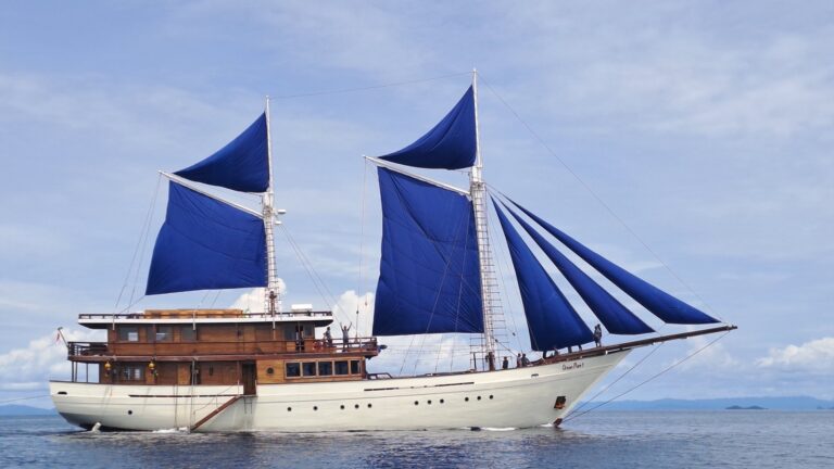 luxury yacht for rent philippines