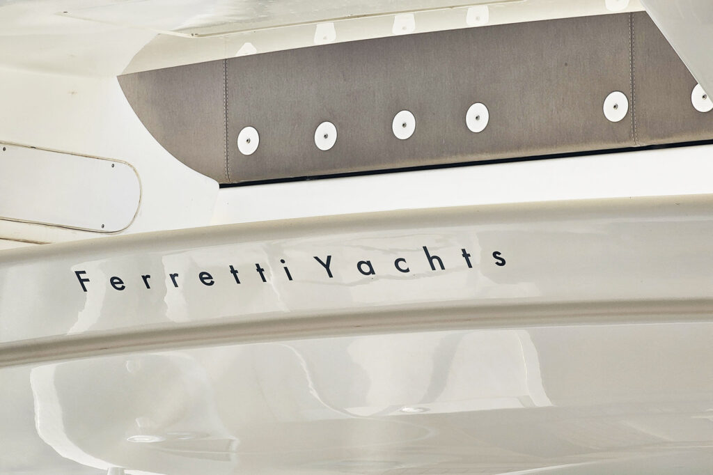 ferretti yacht occasion