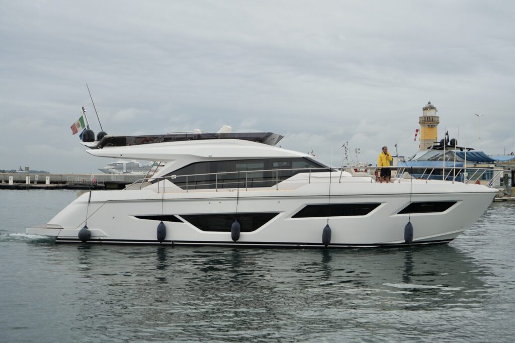 ferretti yachts 860 prezzo